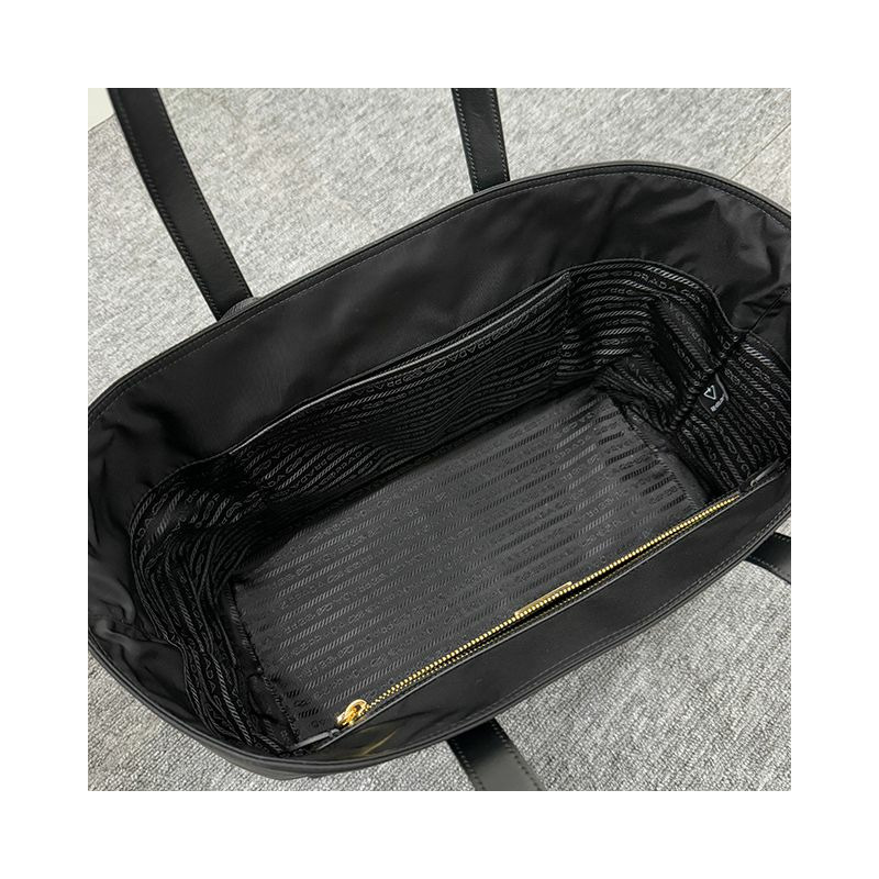 PRADA 三角形標誌尼龍手提袋 黑色 (1BG555 R064 F0002)-8
