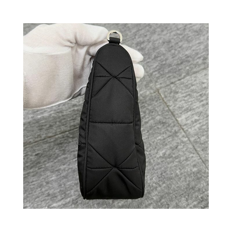 PRADA 三角形標誌尼龍襯墊單肩包 黑色 (1BC151 RDJN F0002)-4