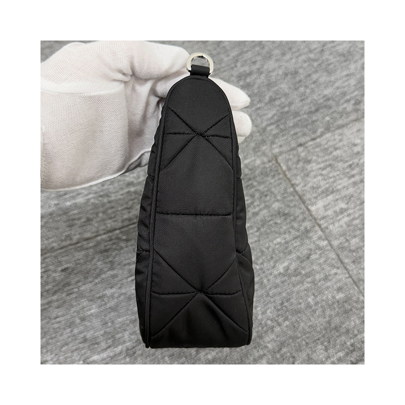 PRADA 三角形標誌尼龍襯墊單肩包 黑色 (1BC151 RDJN F0002)-16