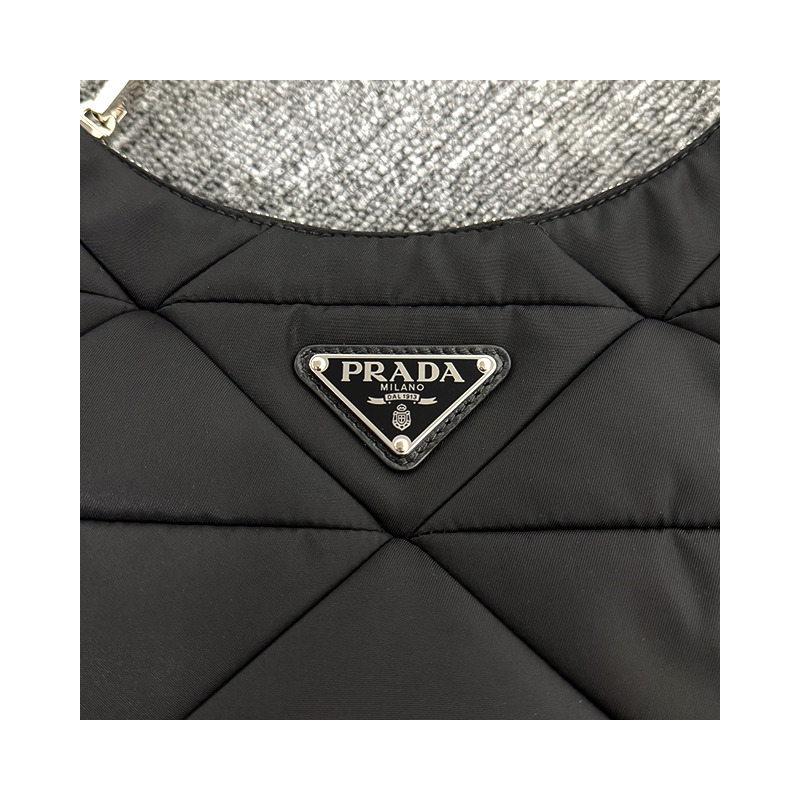PRADA 三角形標誌尼龍襯墊單肩包 黑色 (1BC151 RDJN F0002)-18