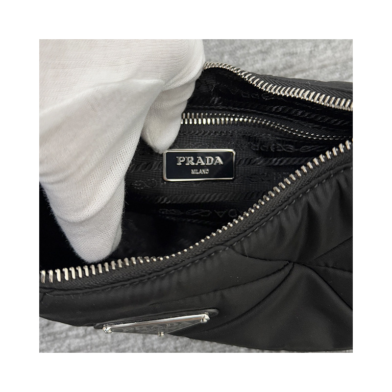 PRADA 三角形標誌尼龍襯墊單肩包 黑色 (1BC151 RDJN F0002)-21