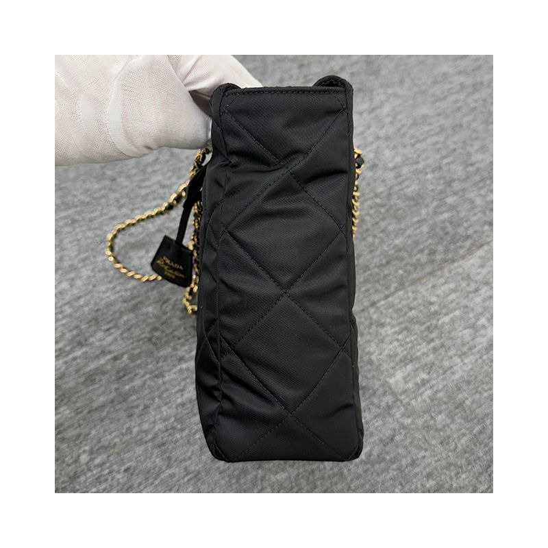 PRADA 三角形標誌復刻版 1995 中型尼龍手提包 黑色 (F0002) 1BG529 2AOS F0002-4