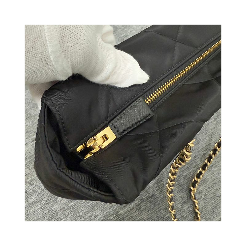 PRADA 三角形標誌復刻版 1995 中型尼龍手提包 黑色 (F0002) 1BG529 2AOS F0002-8