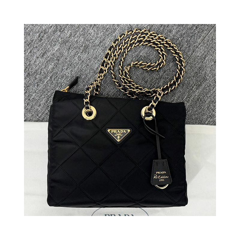 PRADA 1995 年復刻版三角形標誌鏈條尼龍手提包 黑色 (1BG468 2AOS F0002)-2