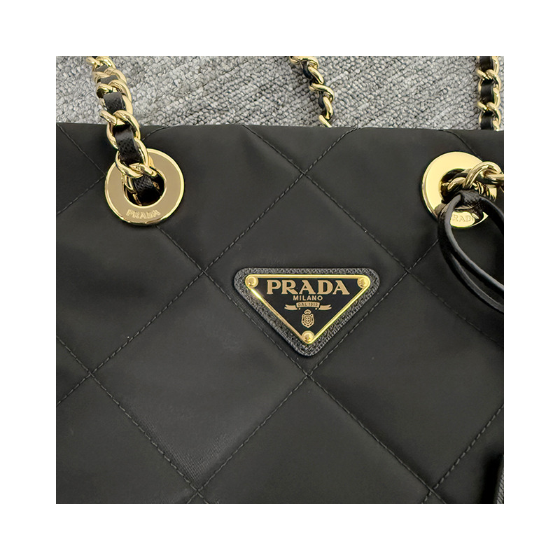 PRADA 1995 年復刻版三角形標誌鏈條尼龍手提包 黑色 (1BG468 2AOS F0002)-19