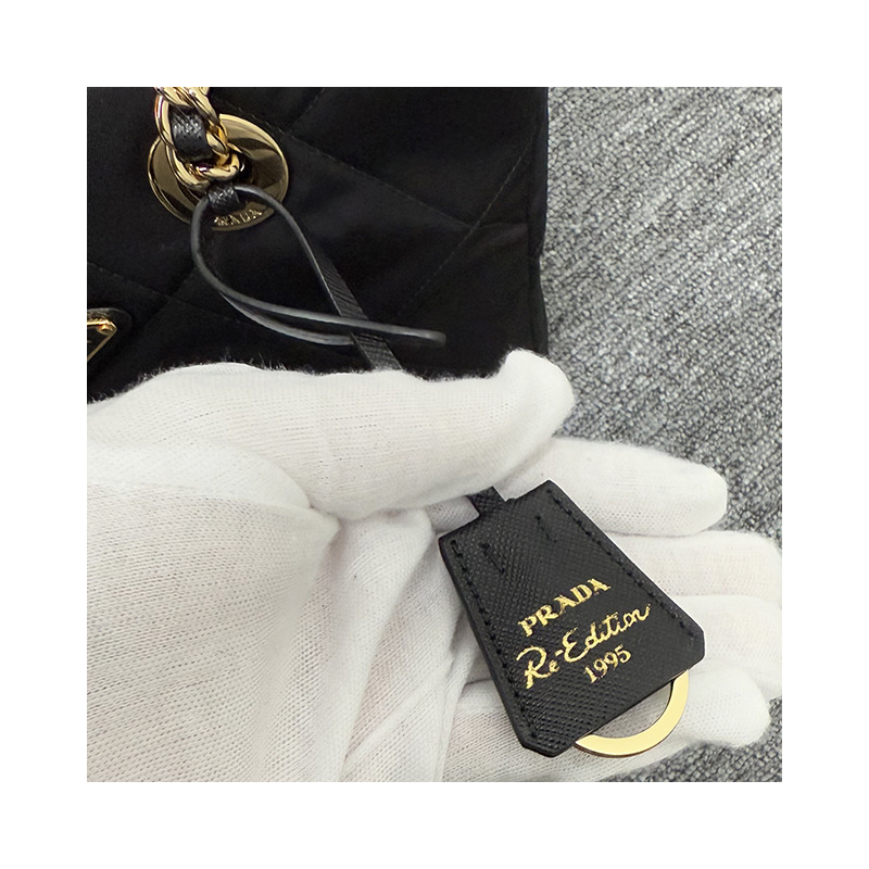 PRADA 1995 年復刻版三角形標誌鏈條尼龍手提包 黑色 (1BG468 2AOS F0002)-20