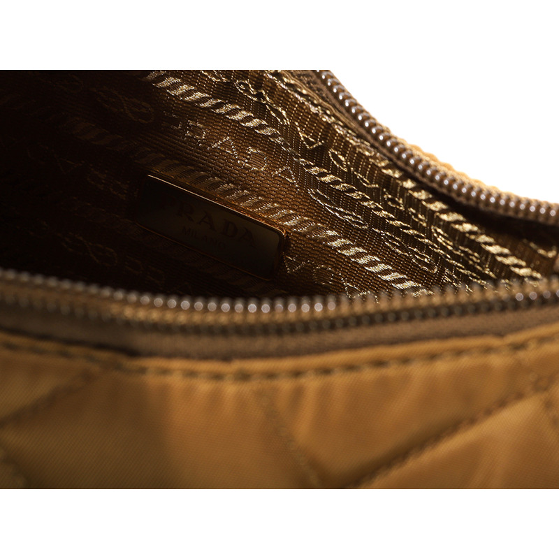 PRADA 25SS 三角形標誌單肩包-15