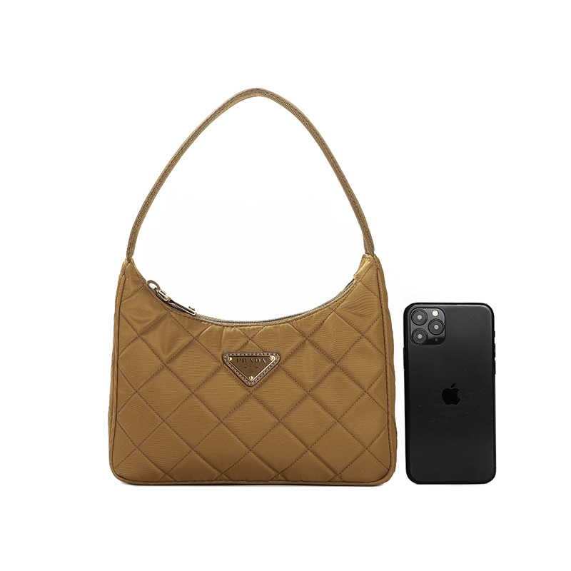 PRADA 25SS 三角形標誌單肩包-17