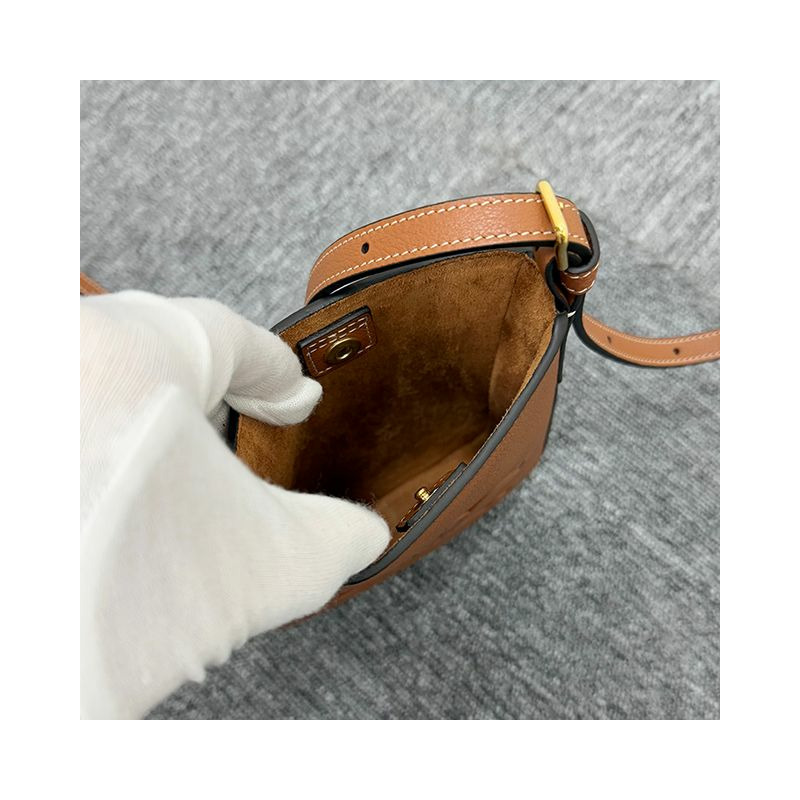 CELINE Triomphe Eloise 軟牛皮手機袋 棕褐色 (10M753GB7 04LU)-5