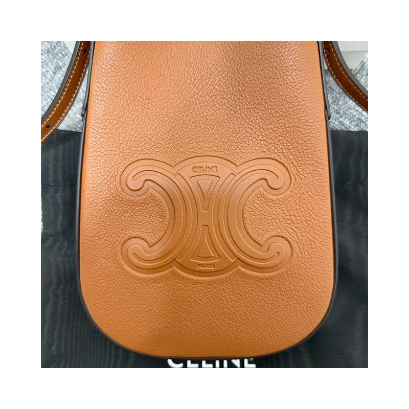 CELINE Triomphe Eloise 軟牛皮手機袋 棕褐色 (10M753GB7 04LU)-6