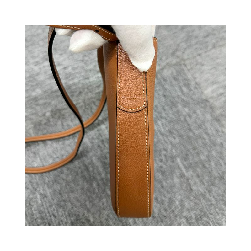 CELINE Triomphe Eloise 軟牛皮手機袋 棕褐色 (10M753GB7 04LU)-7