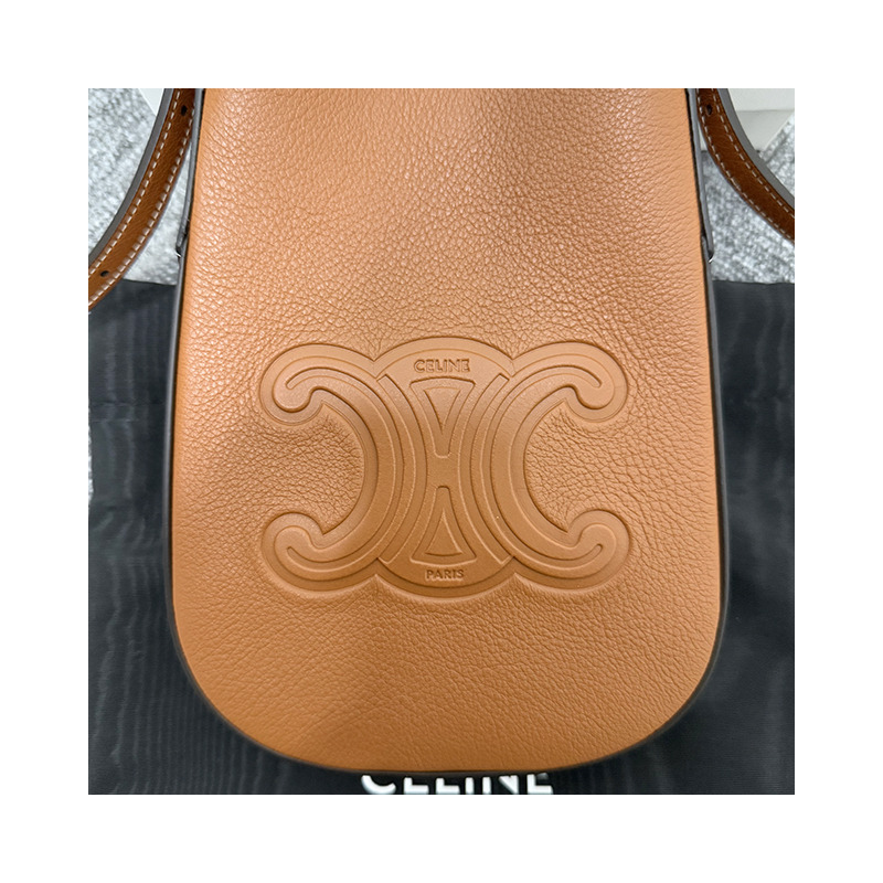CELINE Triomphe Eloise 軟牛皮手機袋 棕褐色 (10M753GB7 04LU)-18