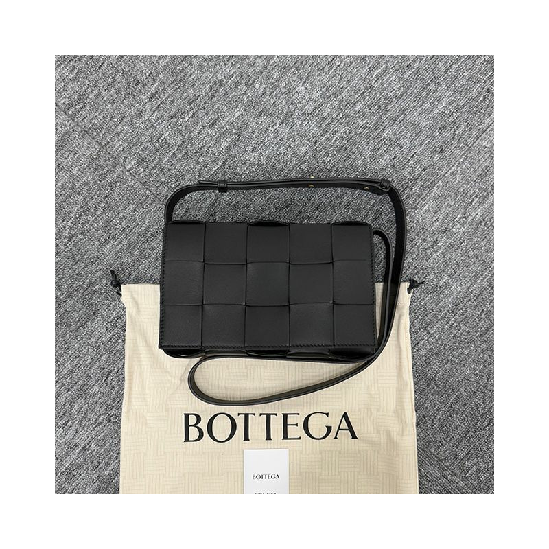 BOTTEGA VENETA Bottega Veneta 編織編織小羊皮皮革斜背包 8425-1