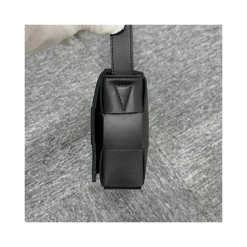 BOTTEGA VENETA Bottega Veneta 編織編織小羊皮皮革斜背包 8425-3