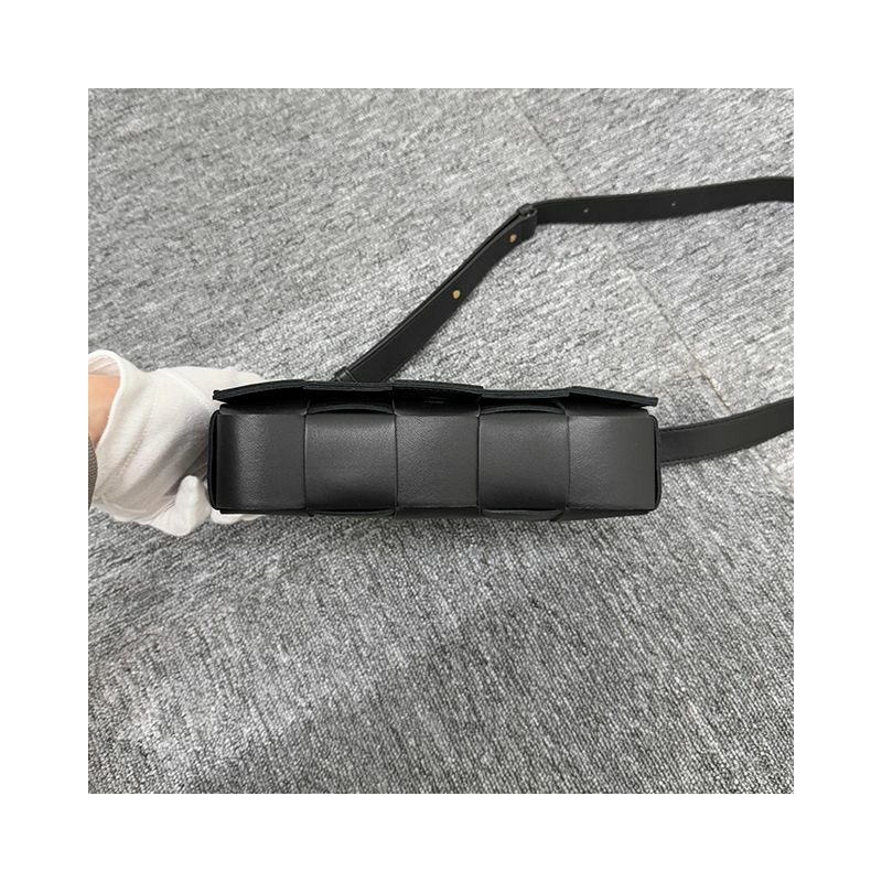 BOTTEGA VENETA Bottega Veneta 編織編織小羊皮皮革斜背包 8425-4