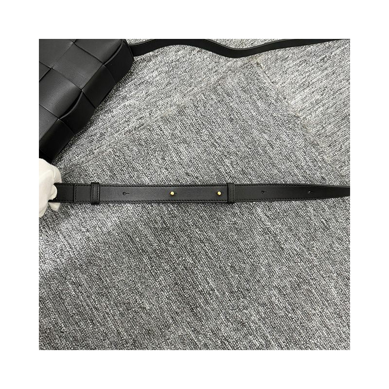 BOTTEGA VENETA Bottega Veneta 編織編織小羊皮皮革斜背包 8425-9