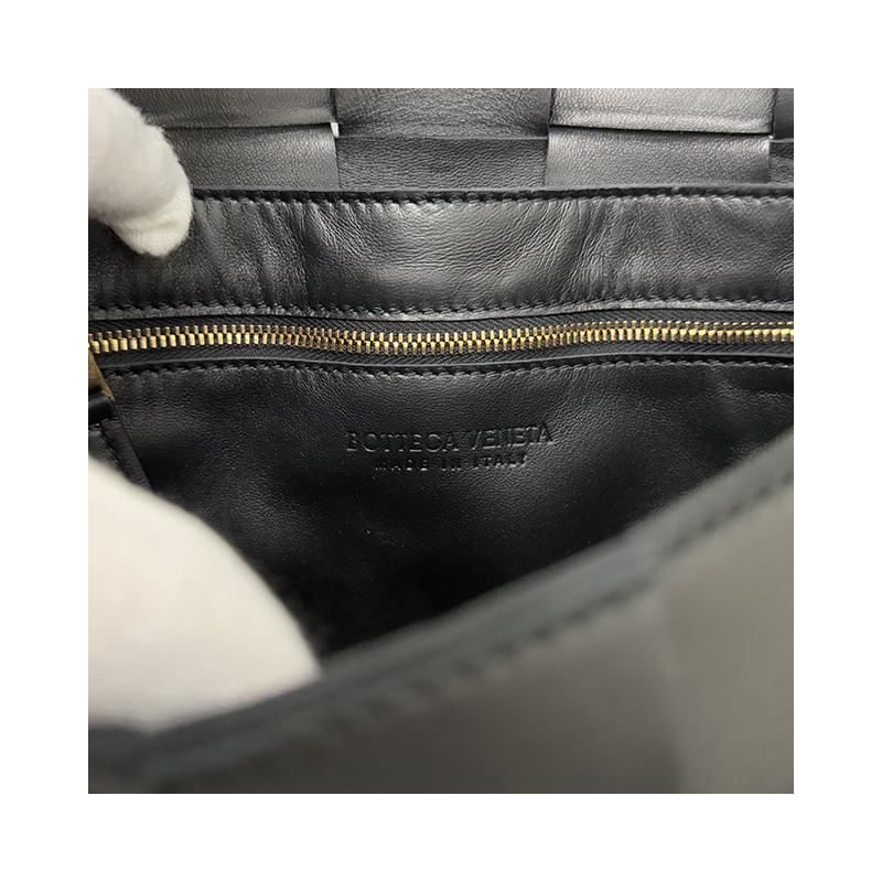 BOTTEGA VENETA Bottega Veneta 編織編織小羊皮皮革斜背包 8425-19