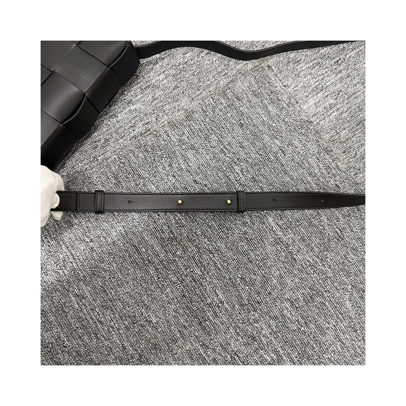 BOTTEGA VENETA Bottega Veneta 編織編織小羊皮皮革斜背包 8425-21