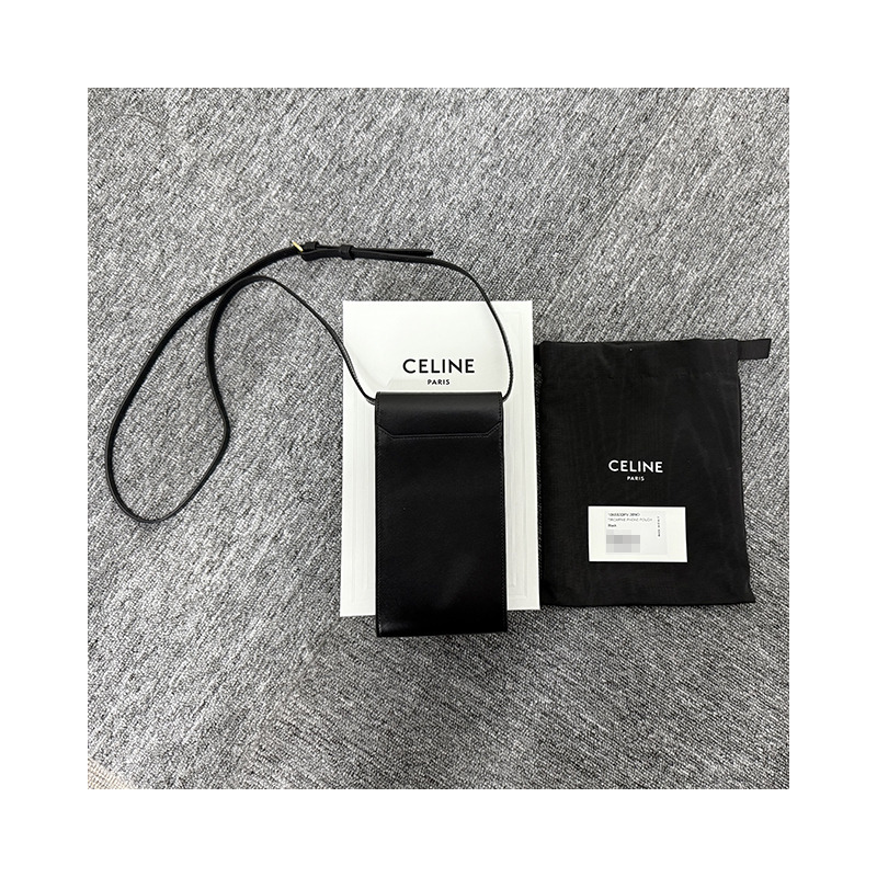 CELINE 金屬凱旋標誌亮面小牛皮手機袋 10K683DPV 38NO-14