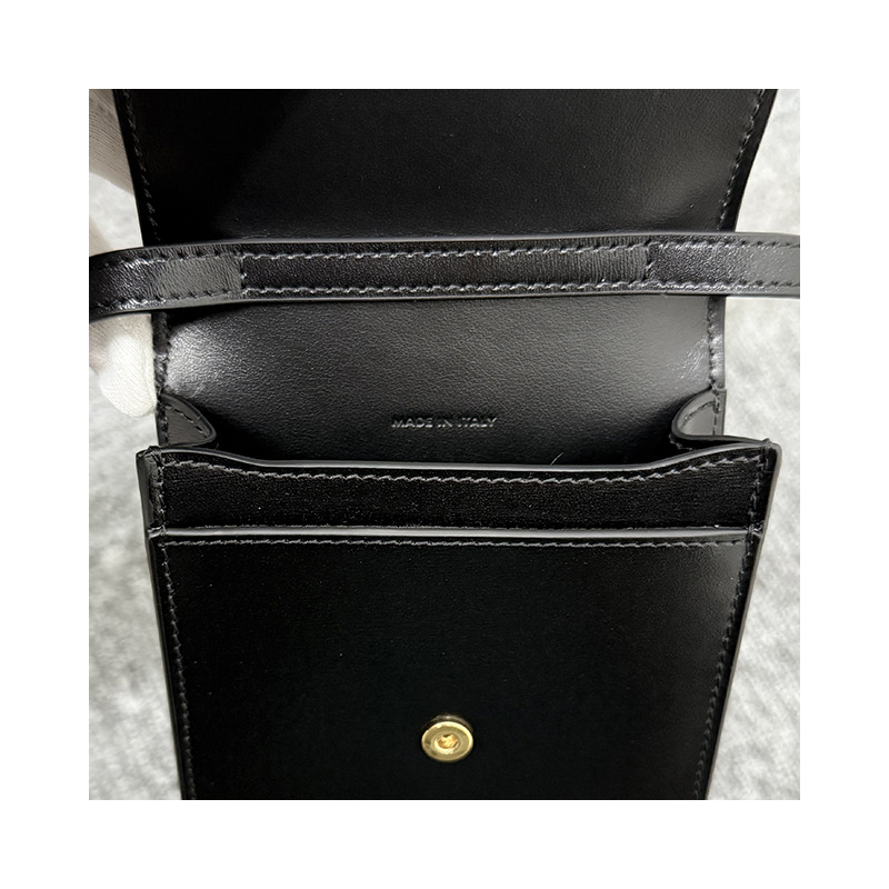 CELINE 金屬凱旋標誌亮面小牛皮手機袋 10K683DPV 38NO-19