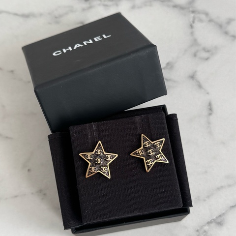 chanel滿版雙C內紫星星耳環  超特殊✨✨