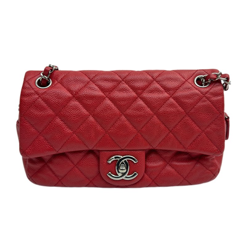 香奈兒紅色粒面小牛皮斜背包-0
