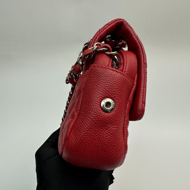 香奈兒紅色粒面小牛皮斜背包-4