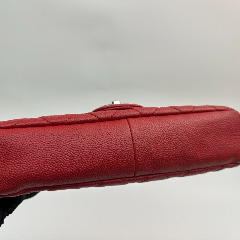 香奈兒紅色粒面小牛皮斜背包-5