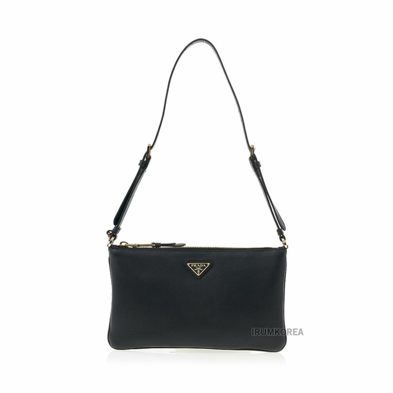 PRADA 三角形Logo軟質手提袋 SS25-0