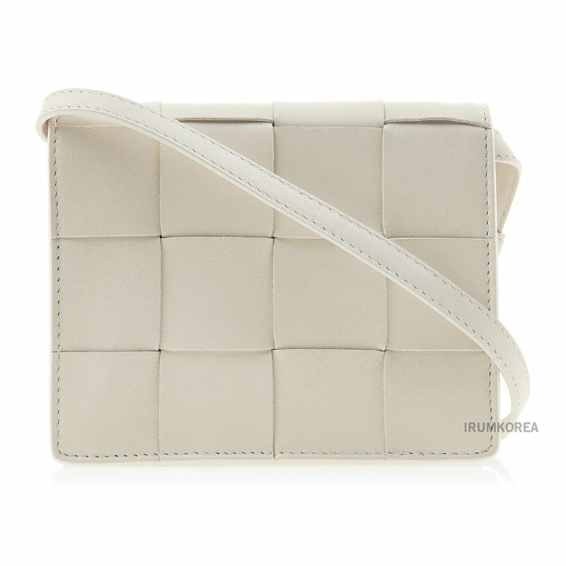 BOTTEGA VENETA 卡帶迷你斜背包-2