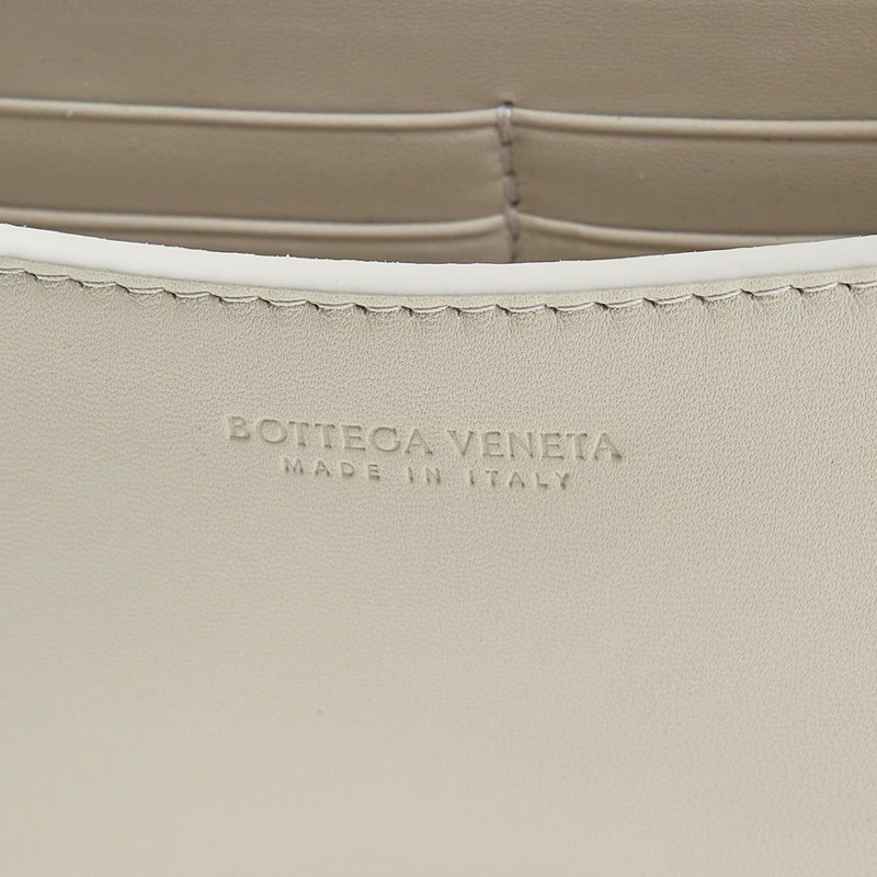 BOTTEGA VENETA 卡帶迷你斜背包-8
