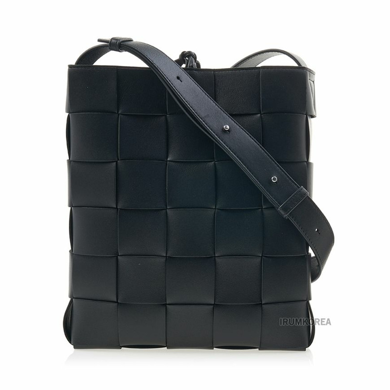 BOTTEGA VENETA 卡帶斜背包-0