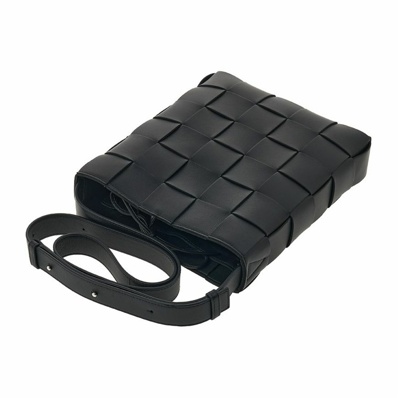 BOTTEGA VENETA 卡帶斜背包-3