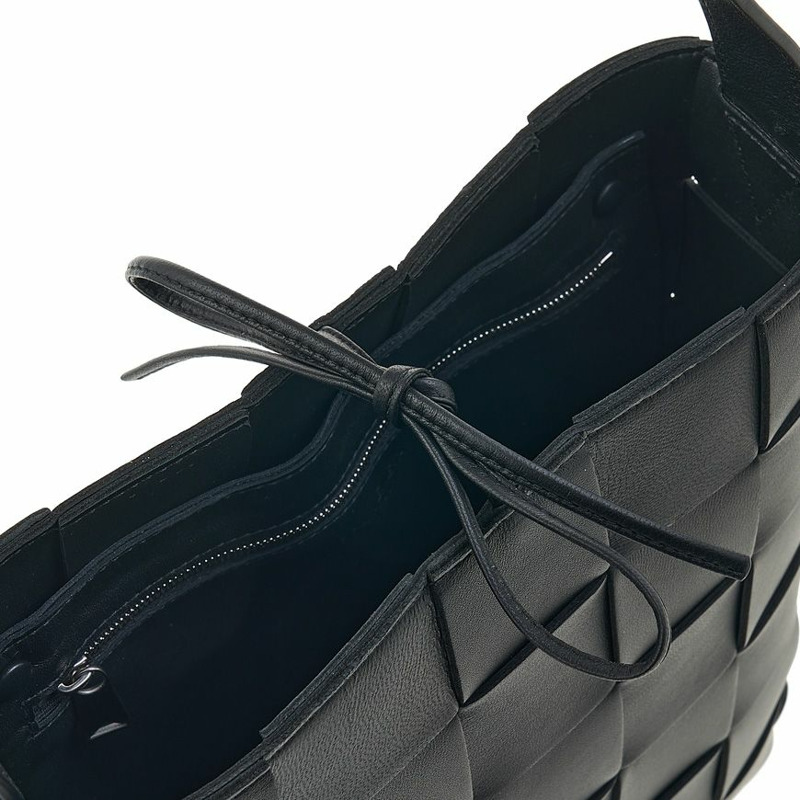 BOTTEGA VENETA 卡帶斜背包-7