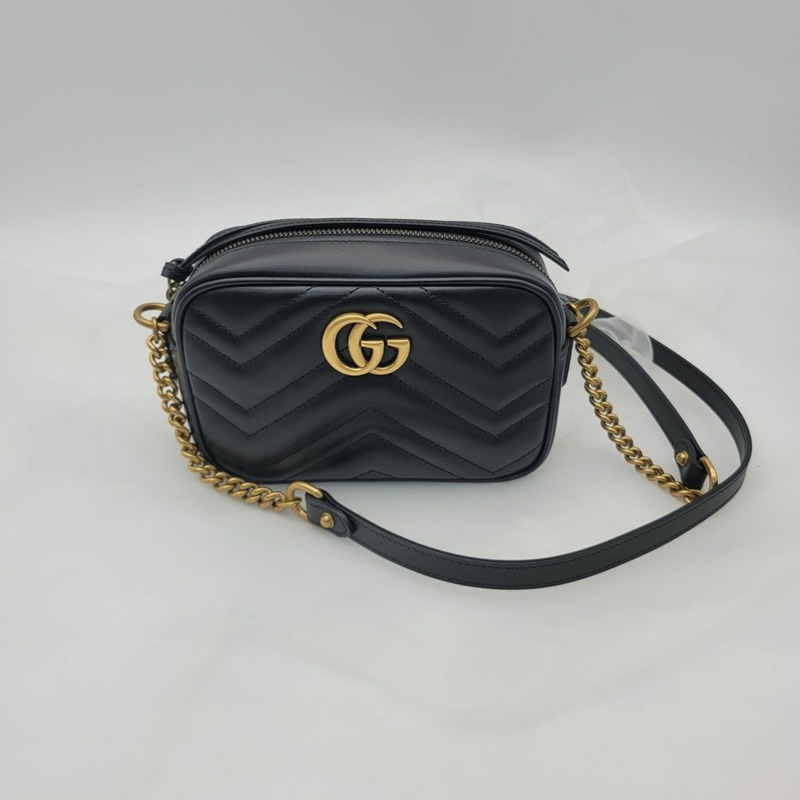GUCCI GG Marmont 馬特拉塞凸紋迷你肩背包-1