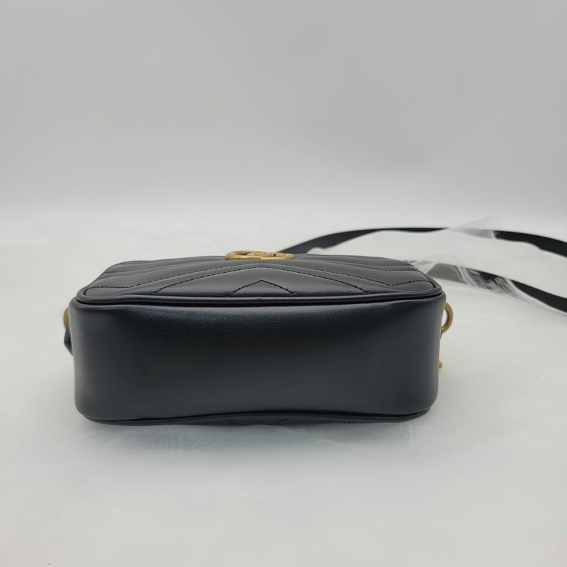 GUCCI GG Marmont 馬特拉塞凸紋迷你肩背包-5