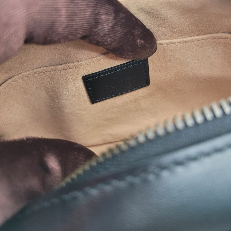 GUCCI GG Marmont 馬特拉塞凸紋迷你肩背包-9