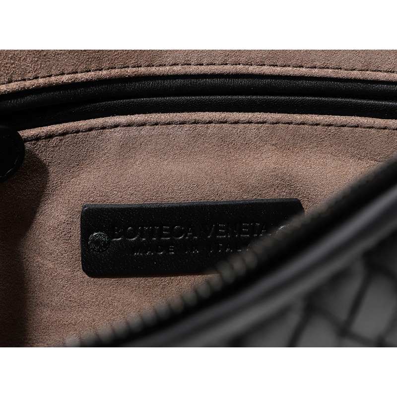 BOTTEGA VENETA 女士 Intrecciato 斜背包 25SS-14