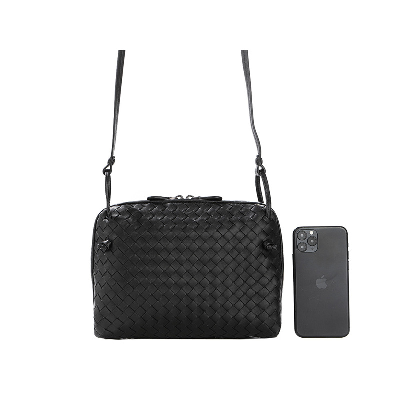 BOTTEGA VENETA 女士 Intrecciato 斜背包 25SS-17