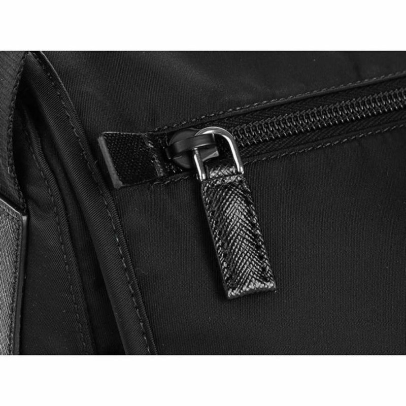 PRADA Pocono 扣環斜背包 黑色 中號 1BD671 ZOT-8