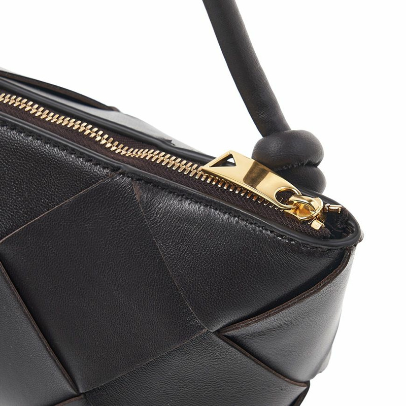 BOTTEGA VENETA 卡帶迷你肩背包-7