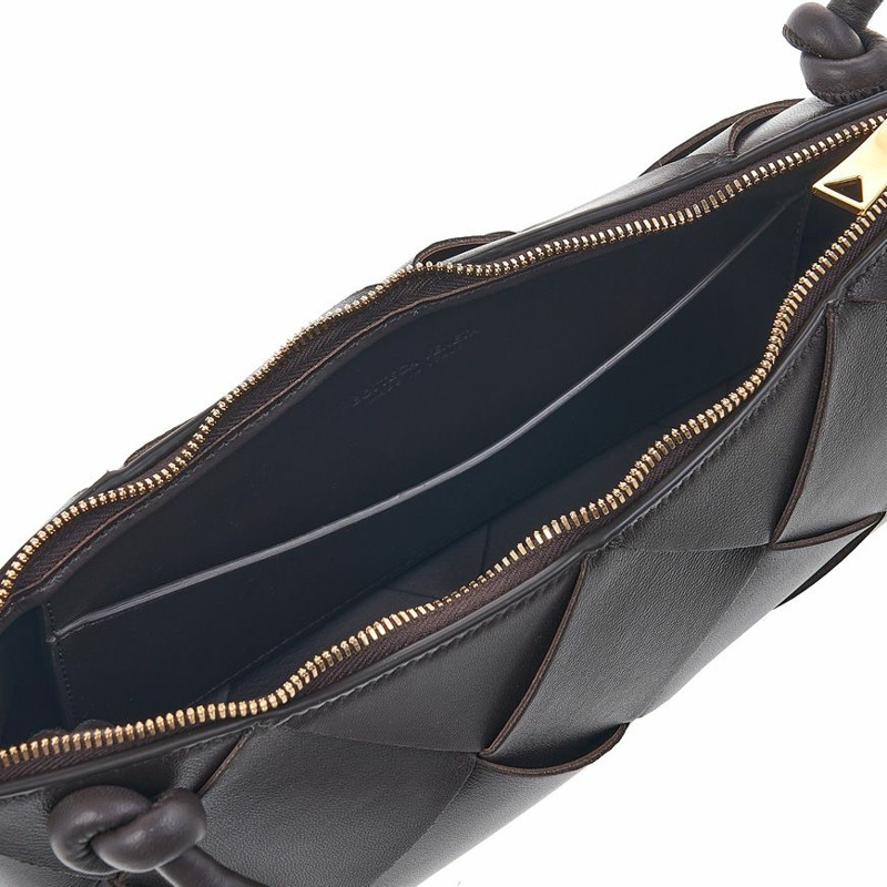 BOTTEGA VENETA 卡帶迷你肩背包-8