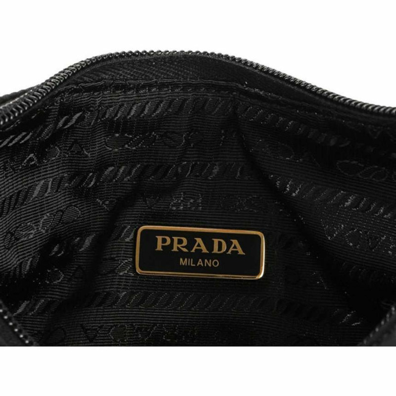 PRADA 黑色尼龍絎縫單肩包，印章：1NE051 2DYC F0002-7