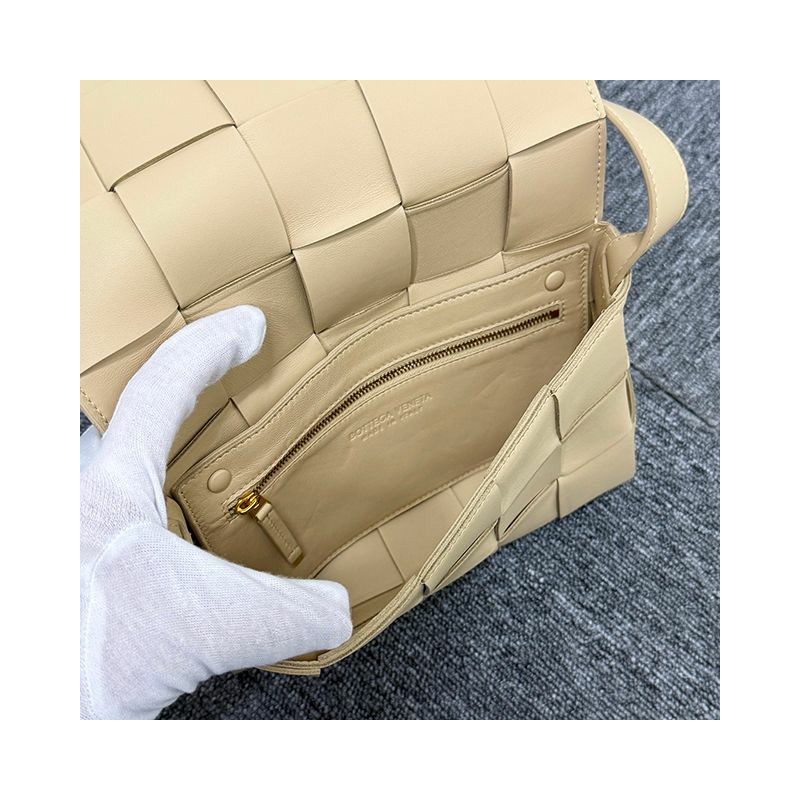 BOTTEGA VENETA 編織 Intrecciato 羊皮斜背卡帶包 Porcini (578004 VMAY1 9776)-6