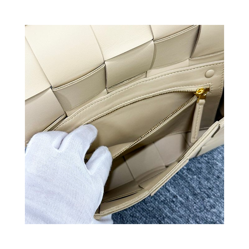 BOTTEGA VENETA 編織 Intrecciato 羊皮斜背卡帶包 Porcini (578004 VMAY1 9776)-8