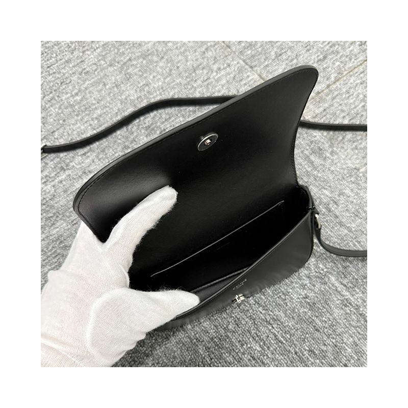 CELINE 小型 Triomphe 亮面小牛皮斜挎包-6