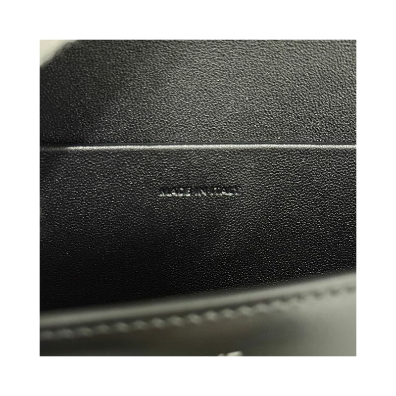 CELINE 小型 Triomphe 亮面小牛皮斜挎包-8