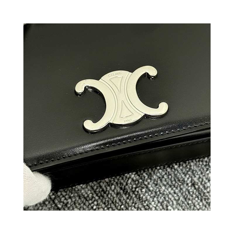 CELINE 小型 Triomphe 亮面小牛皮斜挎包-16