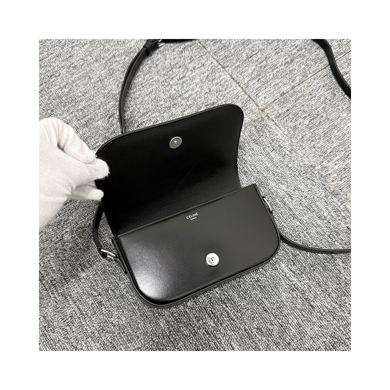 CELINE 小型 Triomphe 亮面小牛皮斜挎包-17