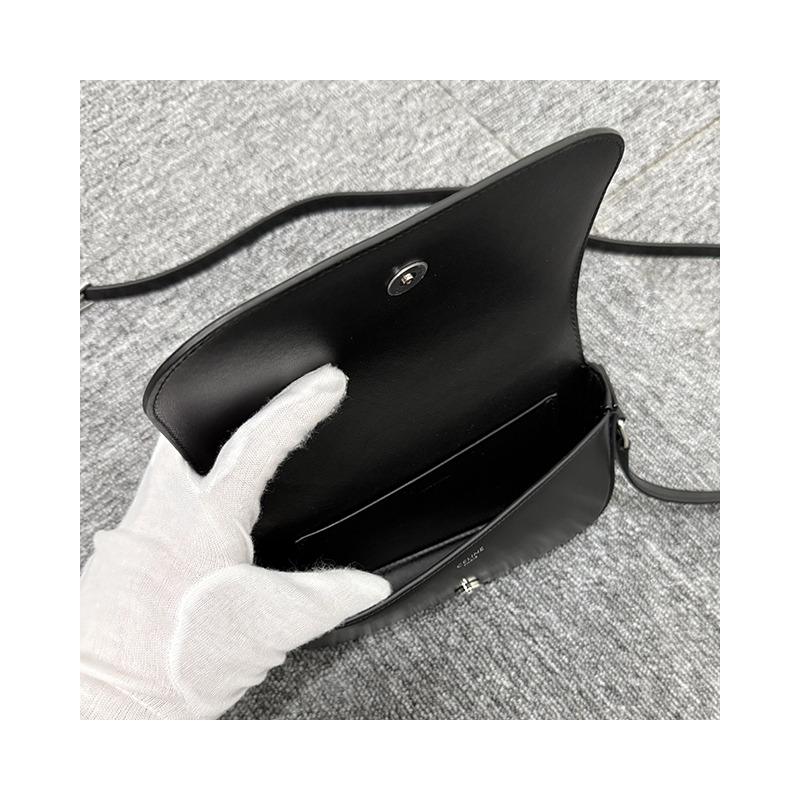 CELINE 小型 Triomphe 亮面小牛皮斜挎包-18